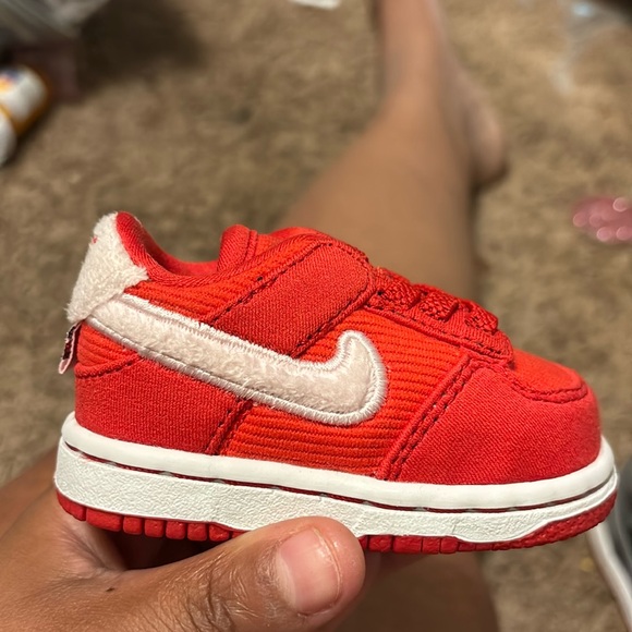 Dunks - Picture 1 of 4